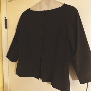 Harold’s Italian women’s suiting gray size 10 -3/4 length sleeves back buttons